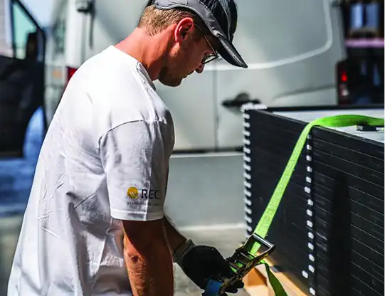 REC sólarsellur með 25 ára ábyrgð hannaðar fyrir vind og snjó